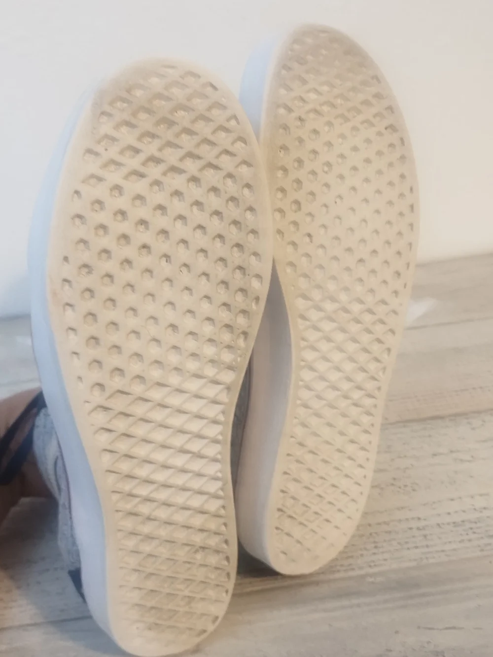 Vans Sk8-Hi Reissue  mens size 10 some scratches open to offers